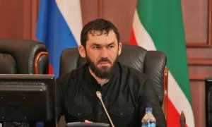 Жители дагестанского села забросали камнями кортеж спикера парламента Чечни