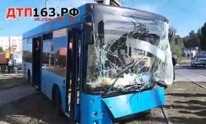 В Самаре водитель автобуса уснул за рулем и врезался в столб