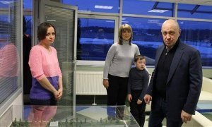 «Повар Путина» встретился с родителями детей пострадавших от вспышки дизентерии в детсадах. Пригласили только двоих