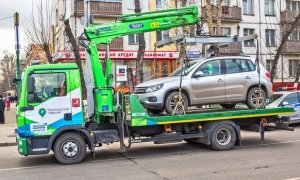 Инспекторов обяжут платить компенсацию водителям за незаконную эвакуацию машин