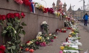 На месте убийства Бориса Немцова прошла акция в день рождения политика