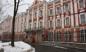 Преподаватели СПбГУ вышли на одиночные пикеты с требованием отставки ректора