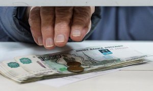 В Воронеже сотрудница Пенсионного фонда назначила своему отцу пенсию в 150 тысяч рублей