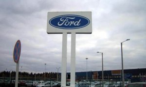 Сотрудников завода Ford во Всеволожске из-за отказа увольняться обязали весь день сидеть в столовой   