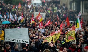 Власти Франции отказались от повышения пенсионного возраста из-за протестов