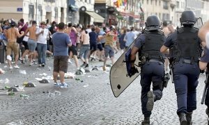 Французская полиция блокировала российских болельщиков по дороге в Лилль