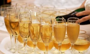 Эксперты накануне новогодних праздников проверят качество шампанского