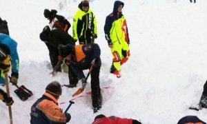 В Мурманской области группа туристов попала под лавину. Рядом проводились взрывные работы