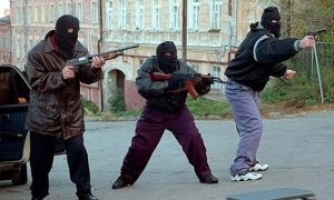 В Екатеринбурге неизвестные «рэкетиры» попытались обложить данью многоквартирный дом