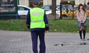 В Москве таксист сбил инспектора МАДИ из-за штрафа за неправильную парковку