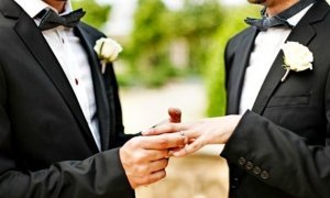 Российские власти впервые официально признали однополый брак  