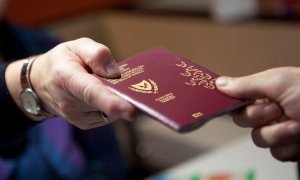 Кипрские СМИ раскрыли имена россиян, получивших «золотые паспорта» республики