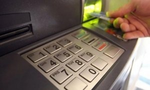 Российским банкам запретят ограничивать доступ граждан к их единственным счетам