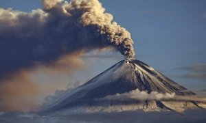 На Камчатке из-за активности вулканов для авиации установлен наивысший код опасности