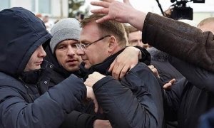 Участника стихийного протеста в Волоколамске обвинили в нападении на бывшего главу города  