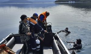 Спасатели обнаружили на дне Курильского озера тела восьмерых пассажиров Ми-8