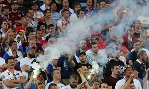 Власти Франции депортируют российских футбольных фанатов