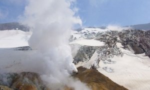 На Камчатке совершил жесткую посадку вертолет Ми-8 с лыжниками на борту  