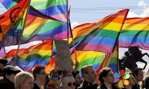 Телеканал «Царьград» пообещал оплатить российским геям билет до США