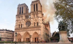 Президент Франции пообещал восстановить сгоревший собор Нотр-Дам де Пари