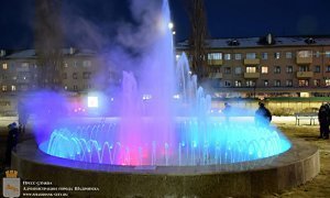 В Шадринске при температуре -11 градусов запустили фонтан на центральной площади