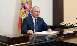Владимир Путин поручил перевести на удаленку работников старше 60 лет
