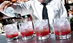 Российские рестораны и бары в Новый год рискуют остаться без алкоголя  