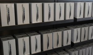 В российских магазинах сообщили о дефиците «айфонов»