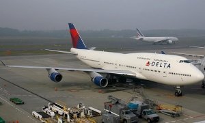 Авиакомпания Delta извинилась перед пассажиром из России, снятым с рейса из-за «оккупации Крыма»