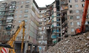 В Магнитогорске рухнула часть подъезда пострадавшего в результате взрыва жилого дома