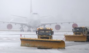 В московских аэропортах из-за снегопада задержаны десятки авиарейсов