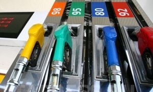 В Крыму на время энергетической блокады заморозили цены на топливо