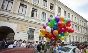 СКР начал проверку в московской школе из-за слухов о романе учителя с ученицами