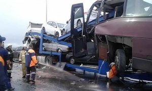 На трассе Беслан – Владикавказ столкнулись автобус и автовоз. 5 человек погибли, 25 пострадали