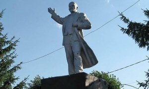 В Чувашии мужчину приговорили к обязательным работам за  «избиение» памятника Ленину  