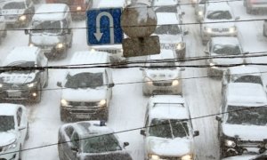Москвичей попросили пересесть на общественный транспорт из-за снегопада и гололеда