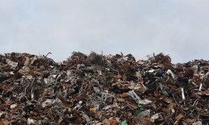 Жители Коломны перекрыли дорогу мусоровозам к свалке «Воловичи»