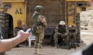 Попавшие в засаду сирийских боевиков российские офицеры выбирали место для наблюдения за месторождением нефти