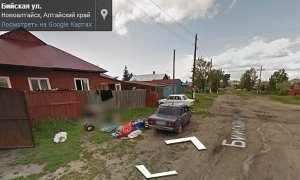 Сервис Google Street View заретушировал спящих на земле людей в Новоалтайске