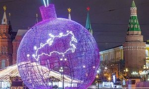 В Москве установят огромный елочный шар с танцплощадкой внутри