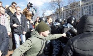 Полицейские не пускают адвокатов к задержанным участникам митинга «Он вам не Димон»