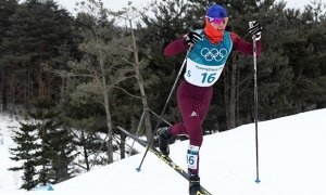 Лыжник Денис Спицов завоевал бронзу в олимпийской гонке на 15 км