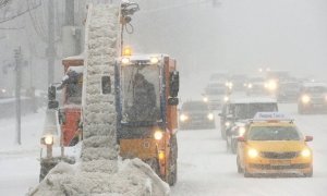 Московских водителей попросили отказаться от личных автомобилей из-за снегопада