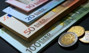 Курс евро после открытия торгов преодолел отметку в 80 рублей