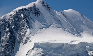 На Алтае четверо альпинистов застряли в горах без снаряжения и палатки