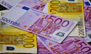 Курс евро на открытии торгов превысил отметку в 90 рублей
