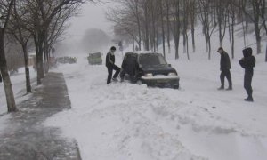 Во Владивостоке из-за снегопада отменены занятия и сокращен рабочий день