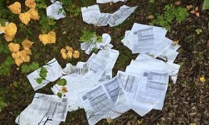 В лесу нашли свалку из писем, выброшенных «Почтой России»