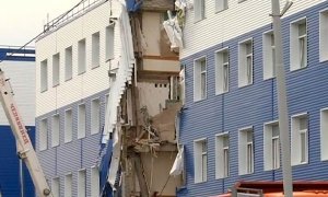Появилось видео капремонта обвалившейся казармы в Омске
