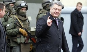 Охрана Петра Порошенко пригрозила «прострелить ноги» неугодным журналистам